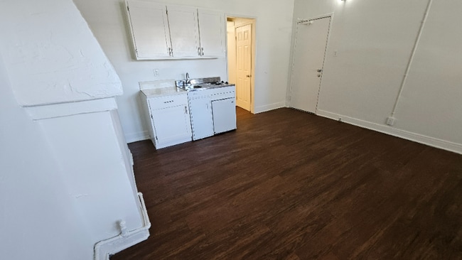 Photo - 844 S Westlake Ave Apartment