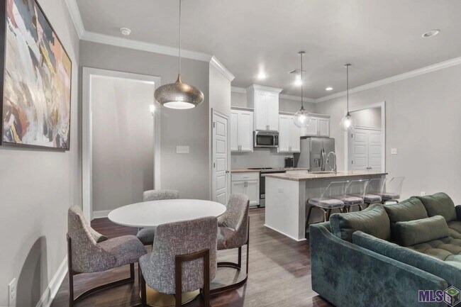 Foto del edificio - 8123 Stonelake Cir Ave E