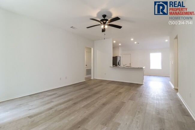 Building Photo - 1495 Meadows Dr