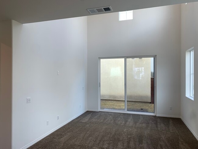 Building Photo - 8613 Academy St