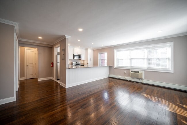 Interior Photo - Hickory Manor: In-Unit Washer & Dryer, Heat, Water & Gas Included, Fitness Center, Sauna, and Bar...