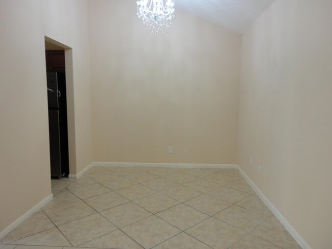 Building Photo - 212 Sparrow Dr