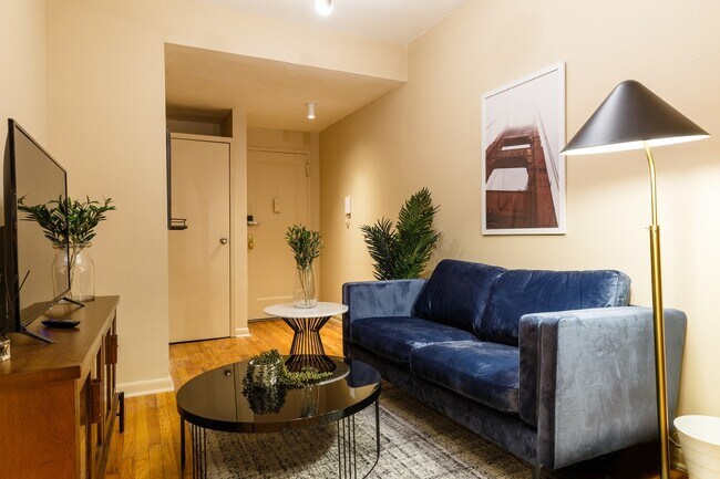 Building Photo - Full room in 2-bed/1.0-bath Home