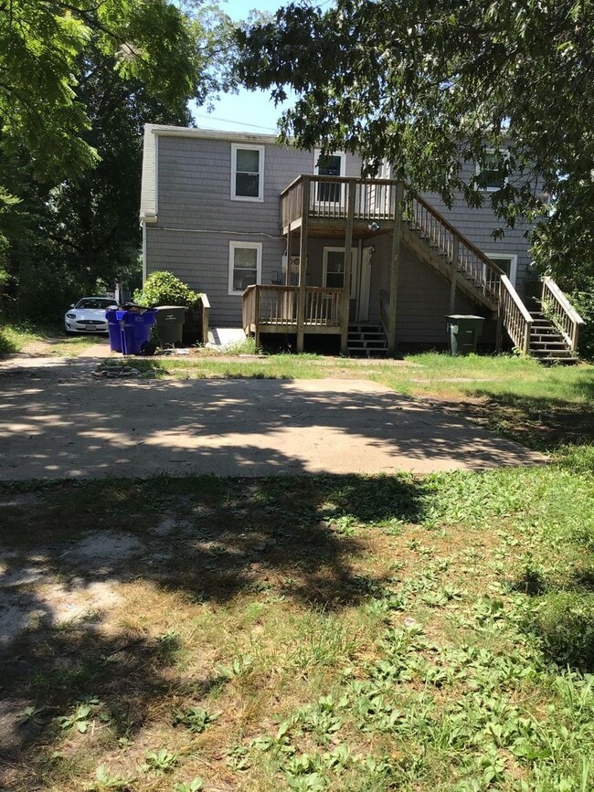 Foto del edificio - 1550 E Bayview Blvd