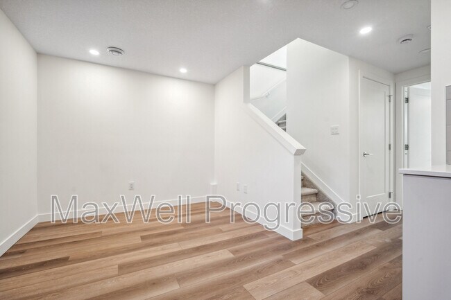 Building Photo - 7803-7877 77 St NW