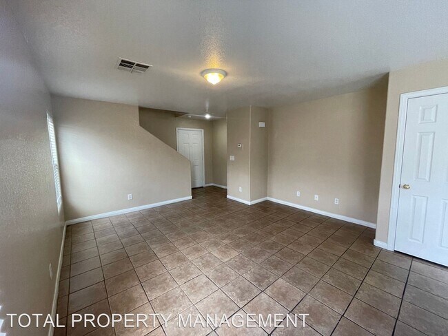 Building Photo - 2 br, 1.5 bath House - 1187 Golden Apple St.