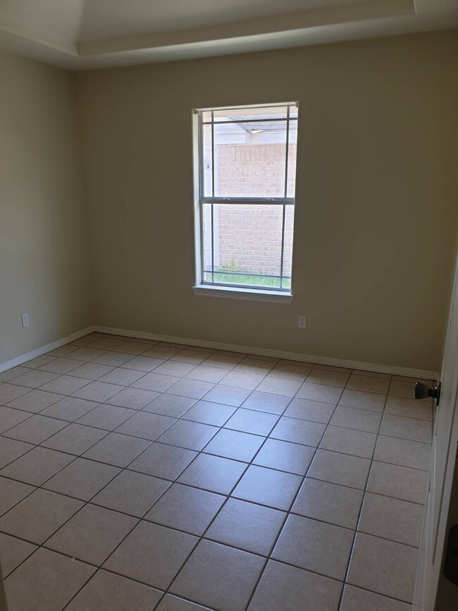 Building Photo - 1906 Horsetail Fls