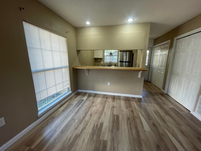 Foto del edificio - 607 W Sunset Blvd