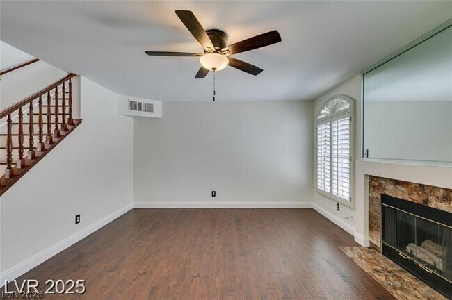 Foto del edificio - 2602 Country Maple Ave