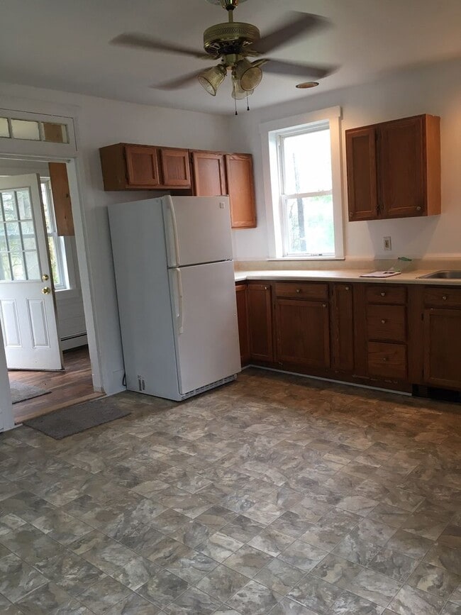 Building Photo - Single Family Home