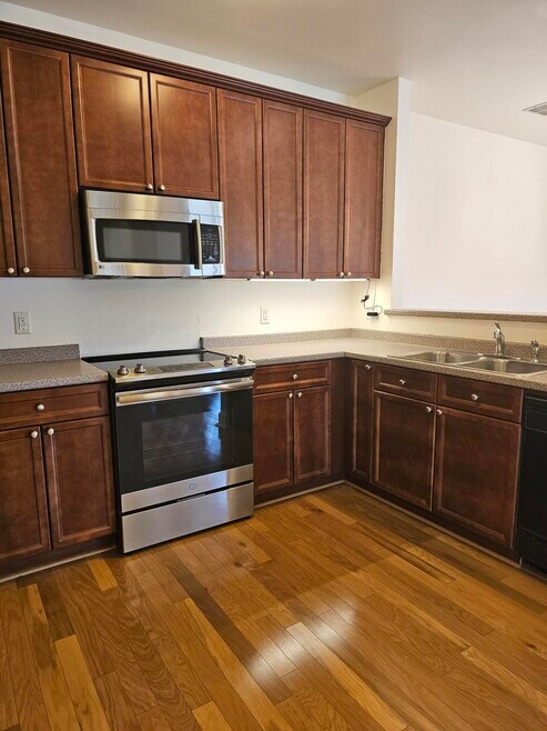 Building Photo - 8401 Callabee Way