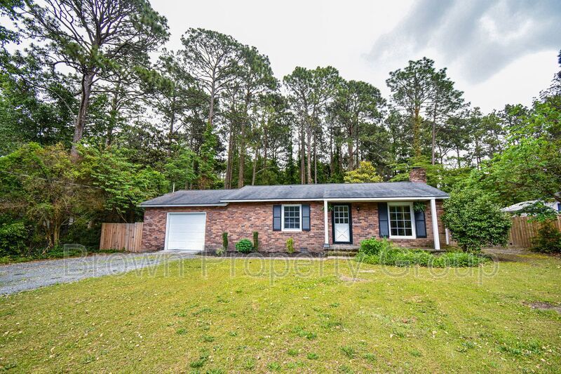 Primary Photo - 1355 N Rdg St