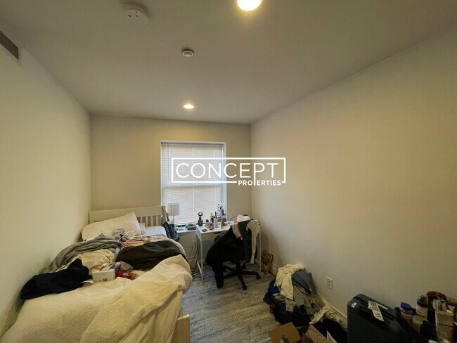 Foto del edificio - 64 Louis Prang St