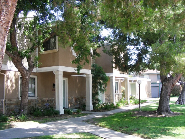 Building Photo - 10710 Woodley Ave