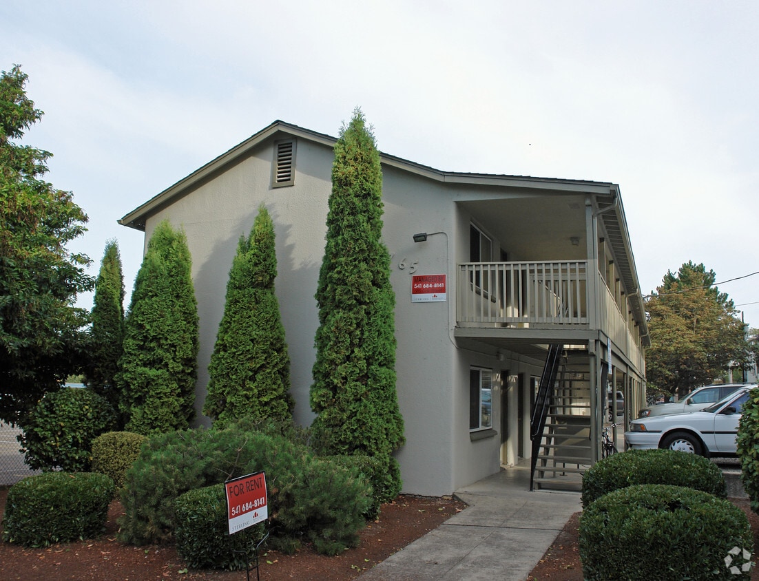 Building Photo - 765 E 18th Ave