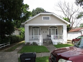 Building Photo - 825 Greenwood Dr