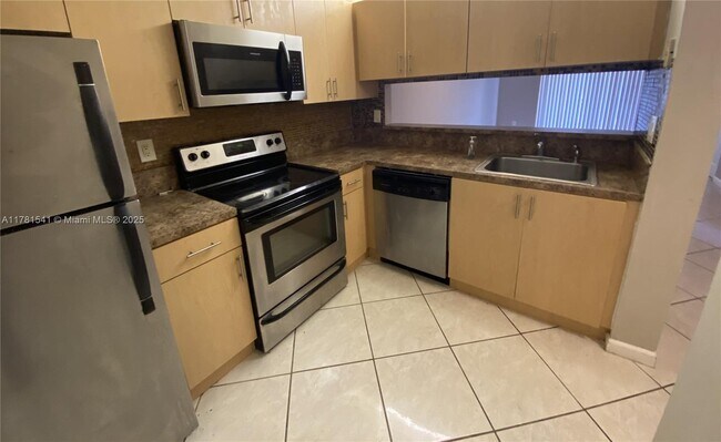 Foto del edificio - 3399 Foxcroft Rd