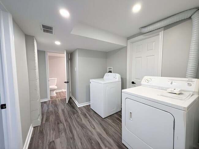 Building Photo - 20 W 4th St