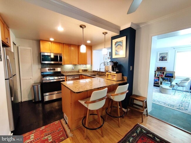 Building Photo - 5837 Edgehill Dr