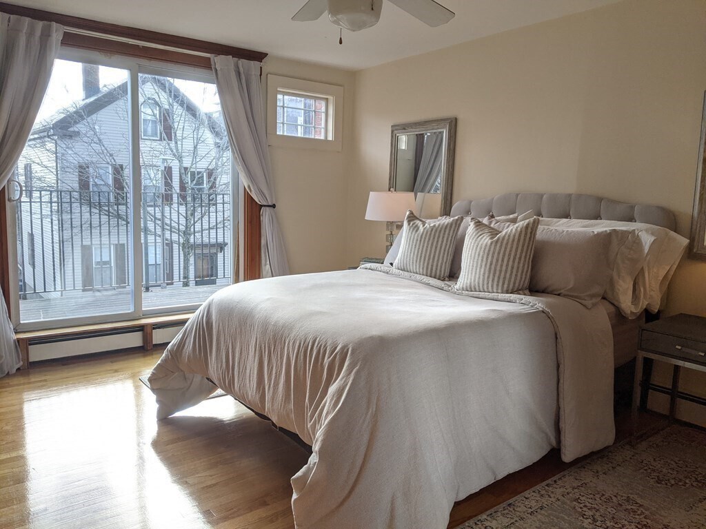 Foto principal - 534 E 7th St