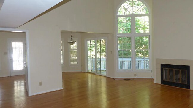 Foto del edificio - 3 bed, 2 bath in Desirable Kirkwood!