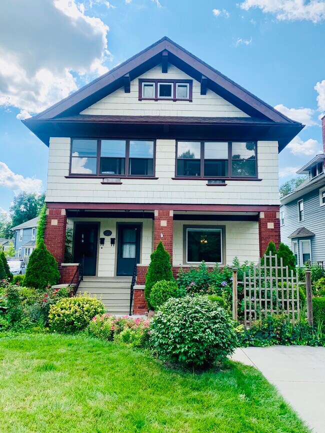 Frente de la casa - 111 Amherst Dr