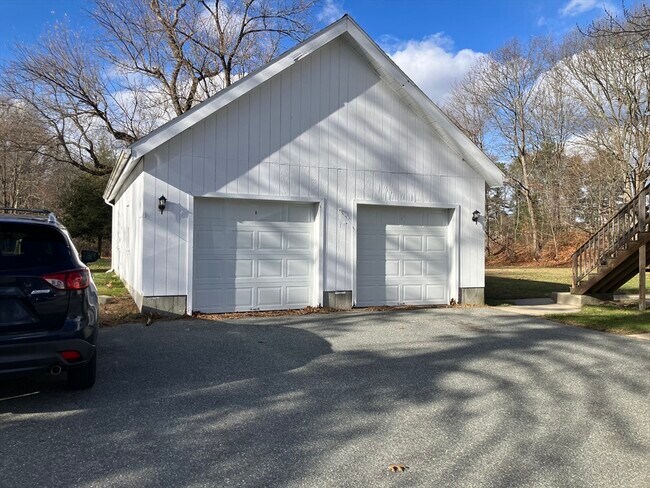 Foto del edificio - 975 S Main St