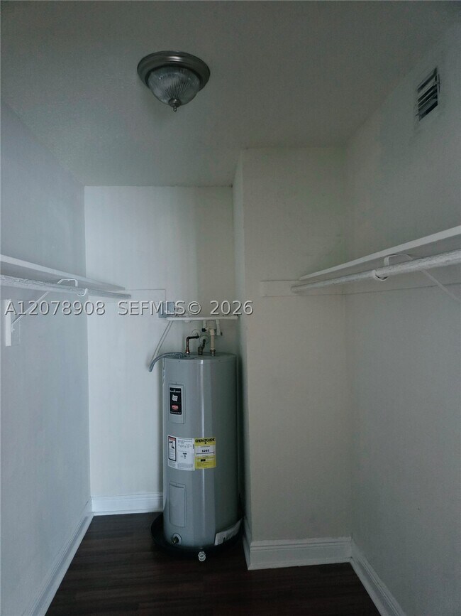 Foto del edificio - 4910 NW 79th Ave