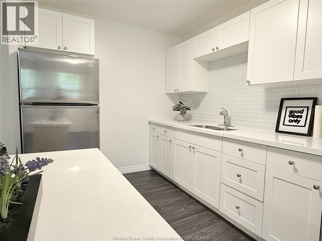 Building Photo - 20 Bradmon Dr