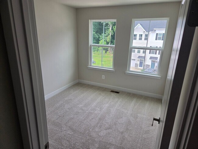 Building Photo - 3 Bedroom 2 1/2 Bath Brand New Townhouse