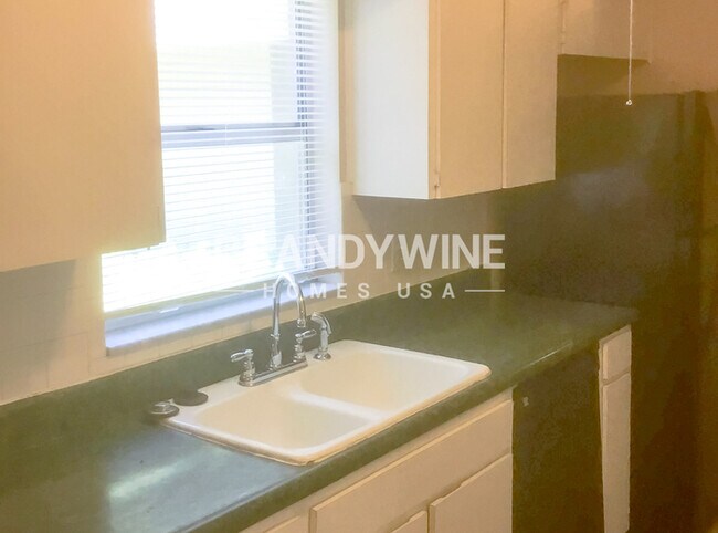 Building Photo - 1608 Robin Ln