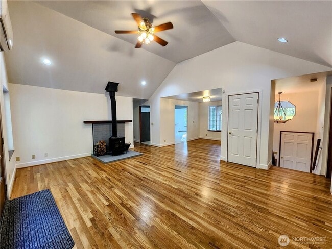 Building Photo - 8542 Battle Point Dr NE