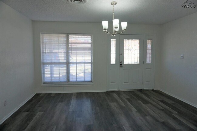 Foto del edificio - 2809 Elmwood Ave