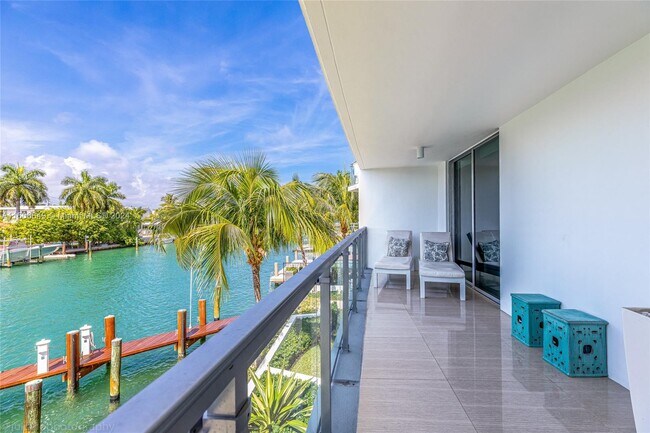 Foto del edificio - 9400 W Bay Harbor Dr