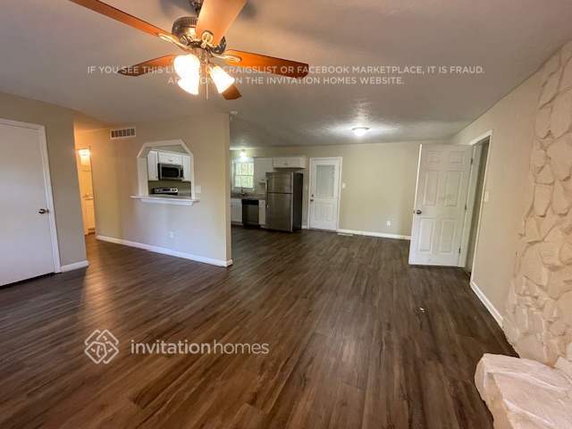 Foto del edificio - 8594 Autumn Leaf Dr