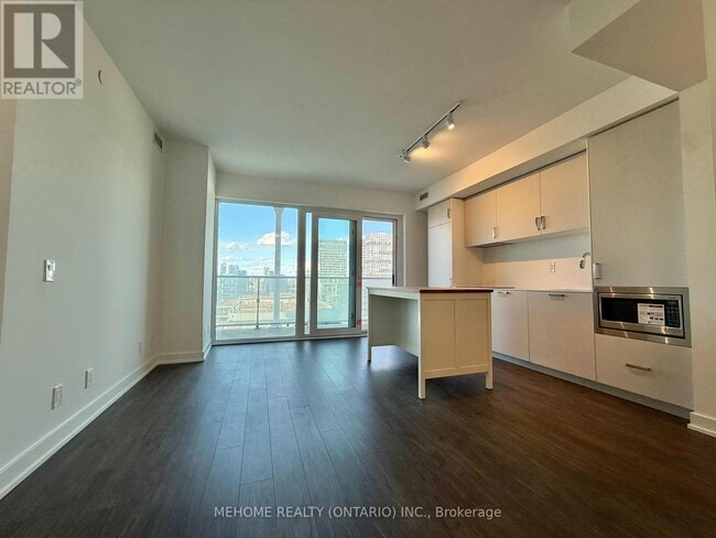 Building Photo - 88 Queen St E