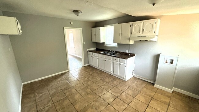 Foto del edificio - 2156 Stovall Ave