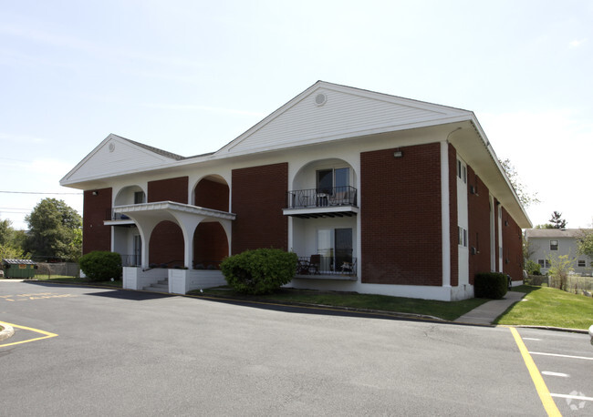 Building Photo - Spring Lake Apartments