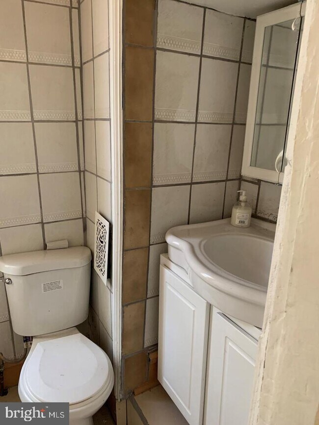 Foto del edificio - 3012 N Sydenham St