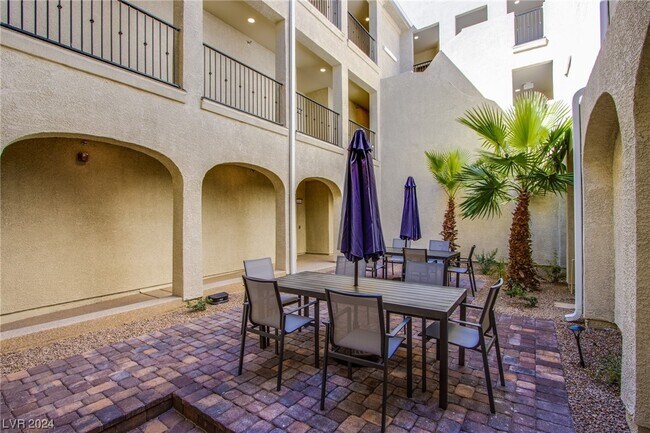 Building Photo - 2555 Hampton Rd