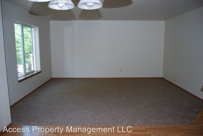 Building Photo - 1402 SW Binford Lake Pky