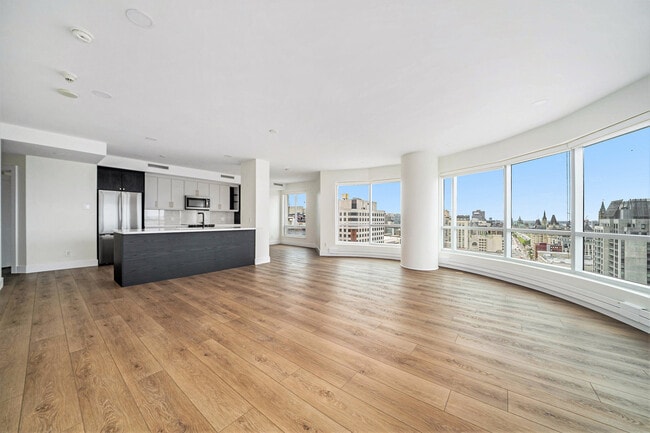 Building Photo - 200 Rideau St