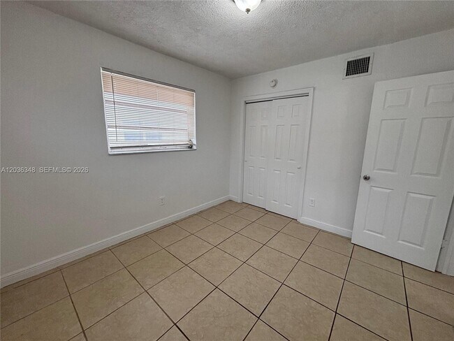 Foto del edificio - 8287 NE Miami Ct