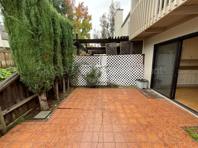 Foto del edificio - 6628 Wildwood Ct