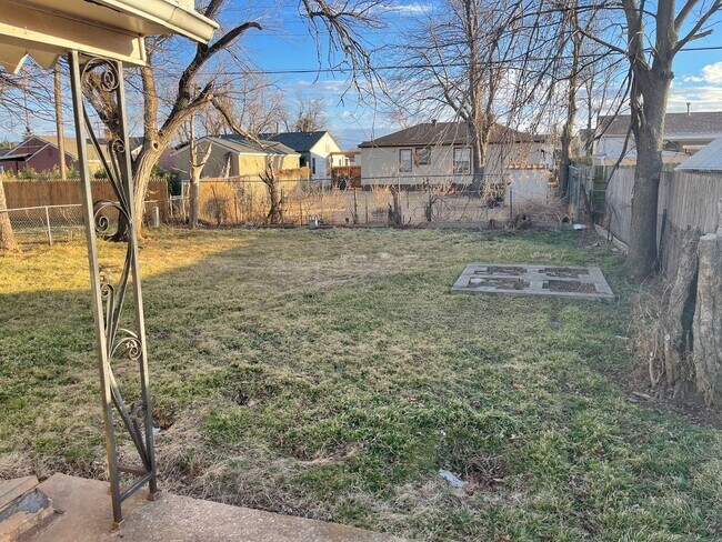 Building Photo - 4 br, 1 bath House - 4216 SE 25th St.