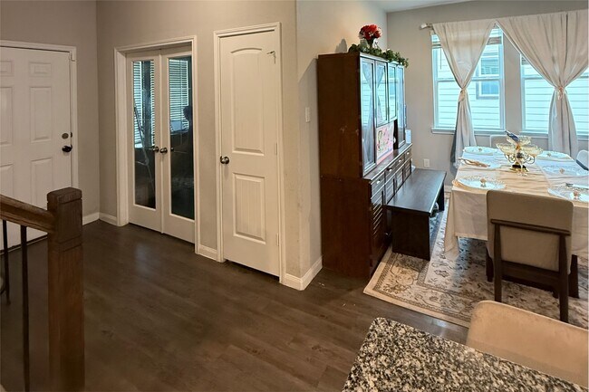 Foto del edificio - 5747 Cerrillos Dr