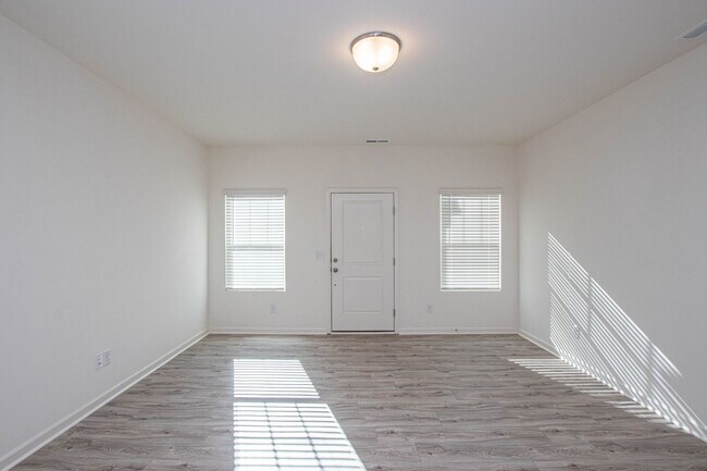 Building Photo - BEAUTIFUL 2 Bedroom Townhome in Midland - ...