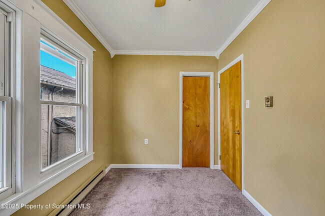 Foto del edificio - 1701 Green Ridge St