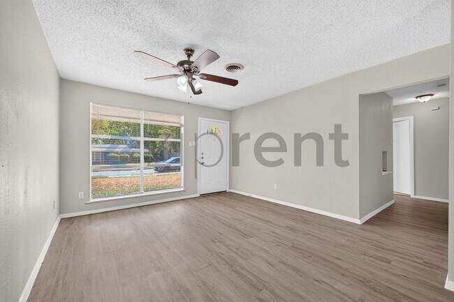 Building Photo - Unit