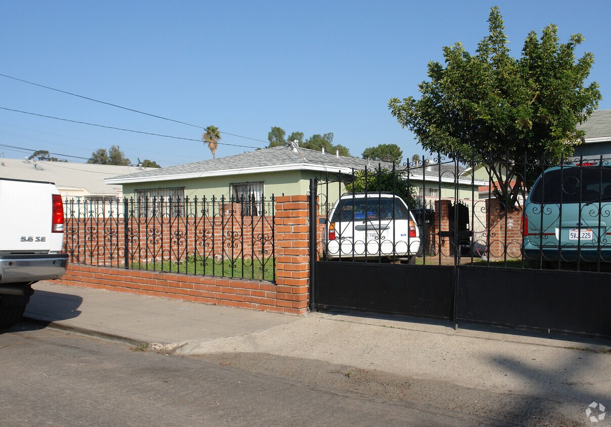 Foto del edificio - 2343-2349 Smythe Ave